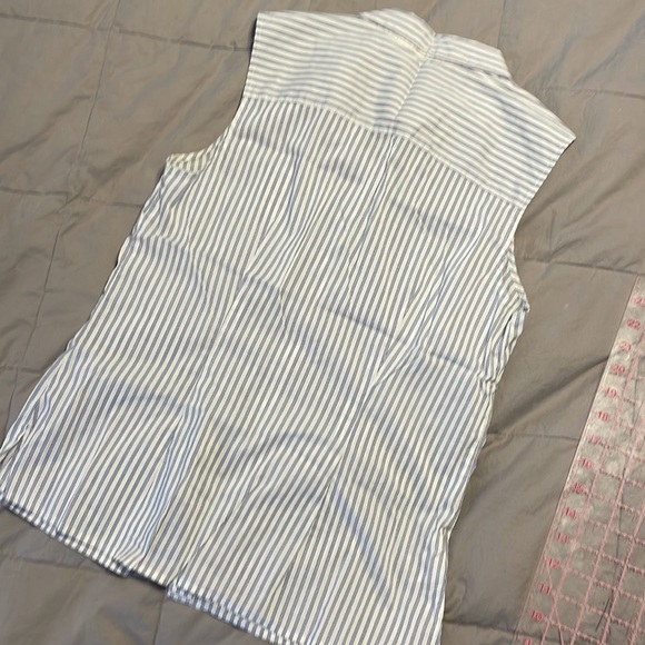 Ann Taylor Blue Striped Sleeveless Button Up Blouse Size 4 - Picture 7 of 7